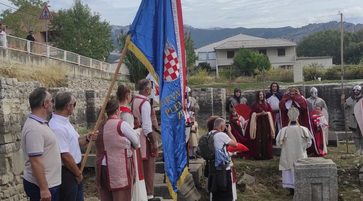 Uprizorenja krunidbe kralja Dmitra Zvonimira