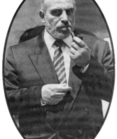 Plemeniti gospodin Dionis Sdrinias živi u Halkidici, gdje je vlasnik i urednik lokalnog lista.